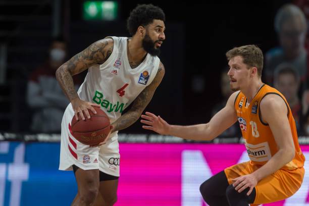 次以中锋身 次以中锋身